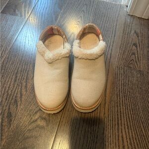 Sanuk Cream Women's Slippers